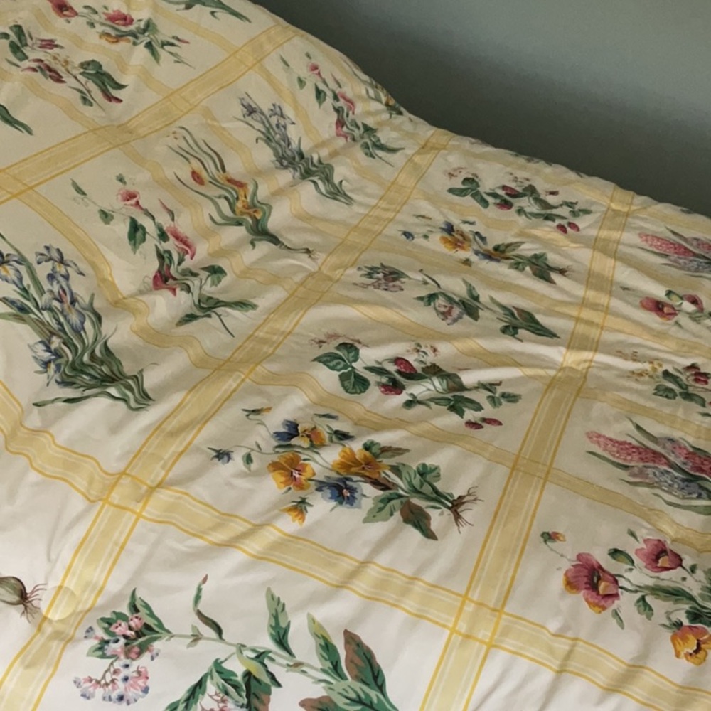 Vintage Liz Claiborne ‘Full Bloom’ comforter. Queen. Very nice. - Picture 9 of 16